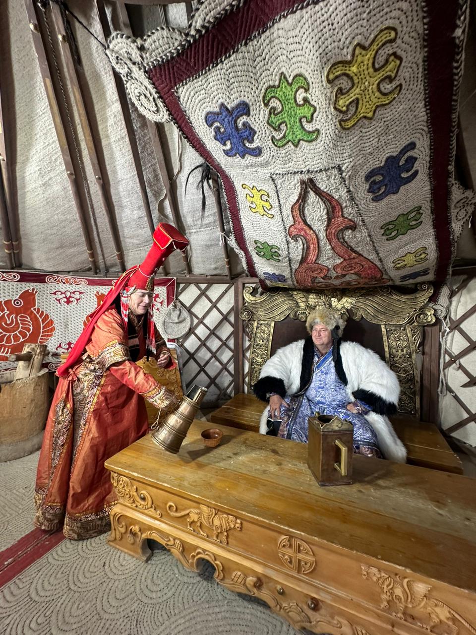 Mongolian king & queen