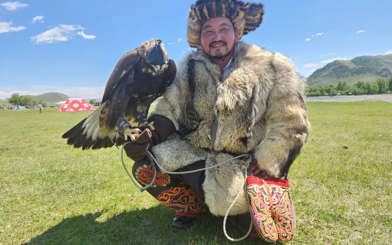 Kazak Cultural Encounter: A Day Trip to Visit a Kazak Family | Premium Travel Mongolia